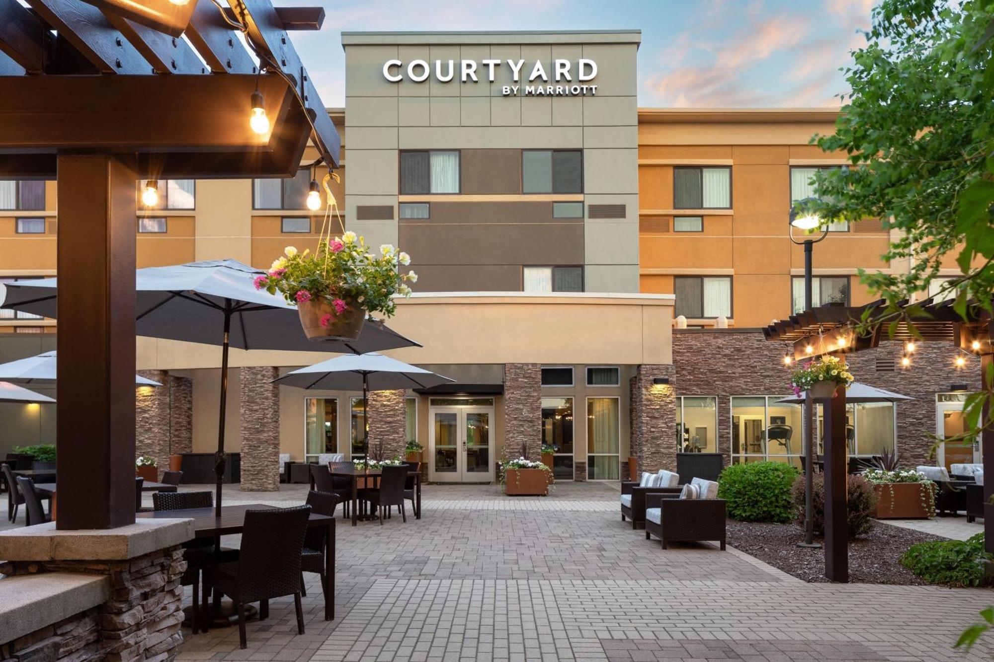 Courtyard Mankato Hotel & Event Center Exteriör bild