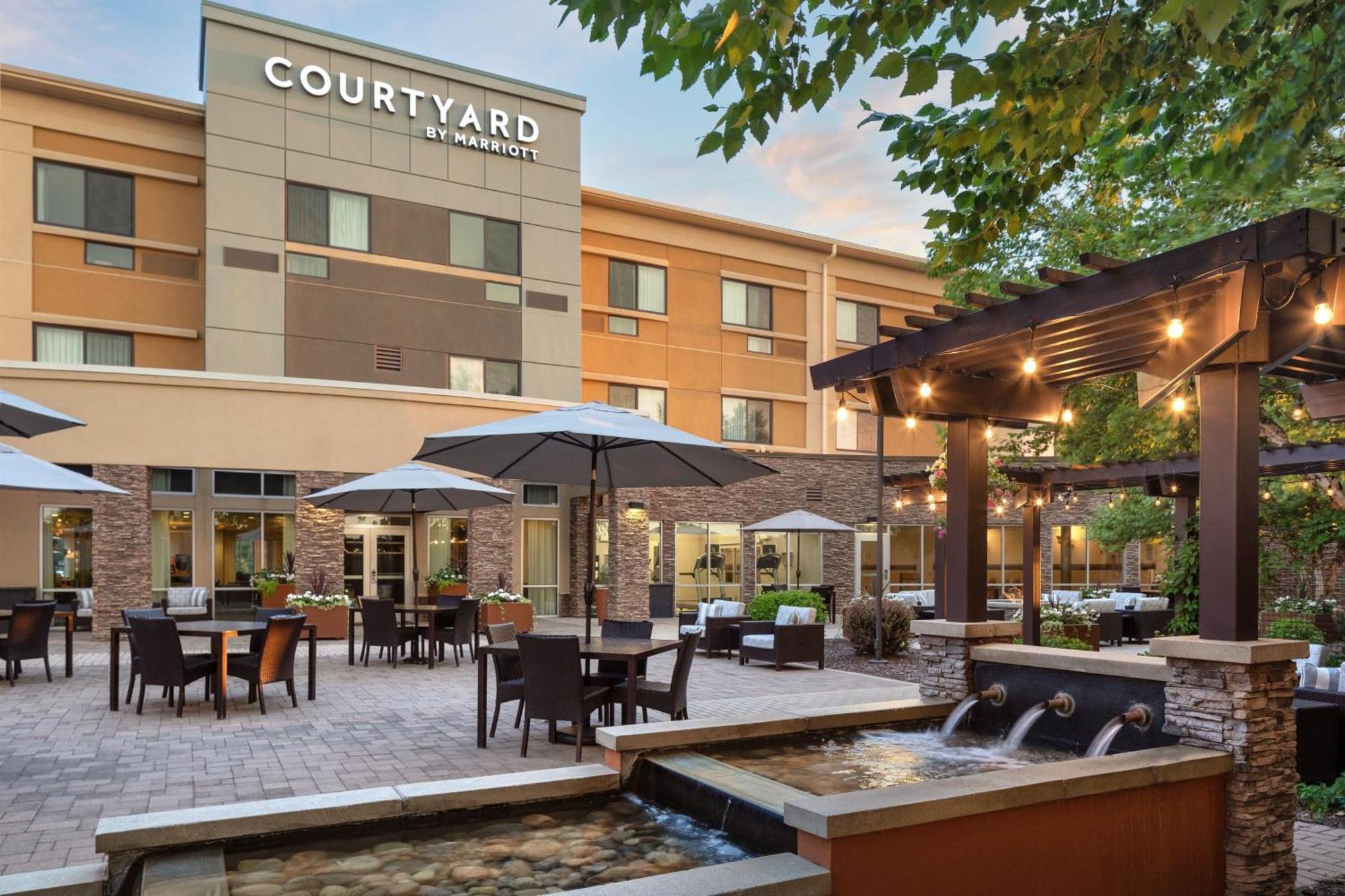 Courtyard Mankato Hotel & Event Center Exteriör bild